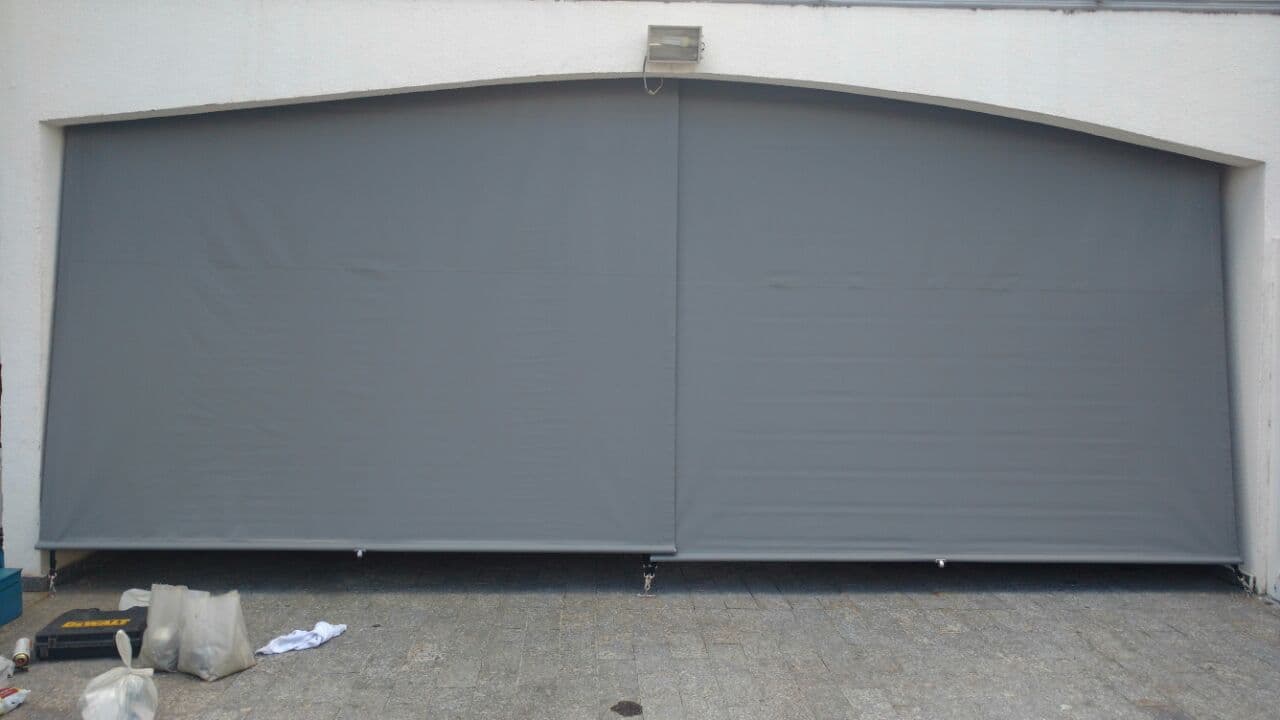 Toldo Cortina Cinza para Garagem - Luna Toldos Anápolis