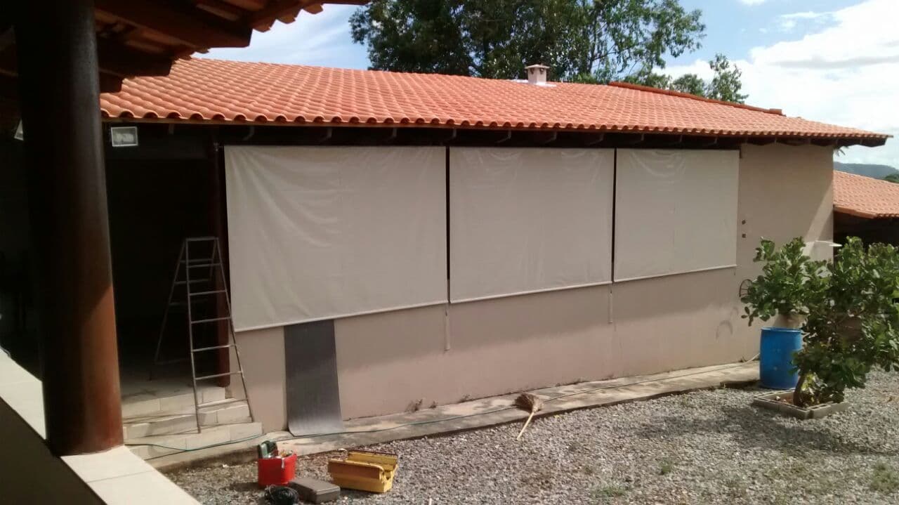 Toldo Cortina Bege em Varanda - Luna Toldos Anápolis